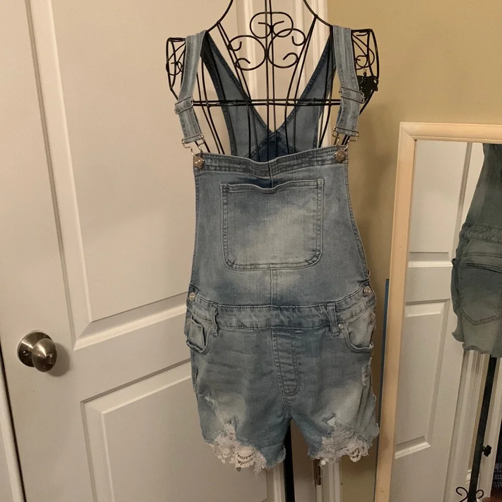 No Boundaries adorable denim distressed w/lace trim overall shorts XL(15-17) - Picture 1 of 12